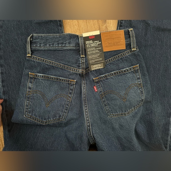 NWT Wedgie Levi's Jeans - Picture 4 of 4